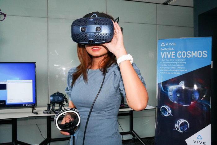 Ra mắt hệ thống Thực tế ảo cao cấp Vive Cosmos tại Việt Nam